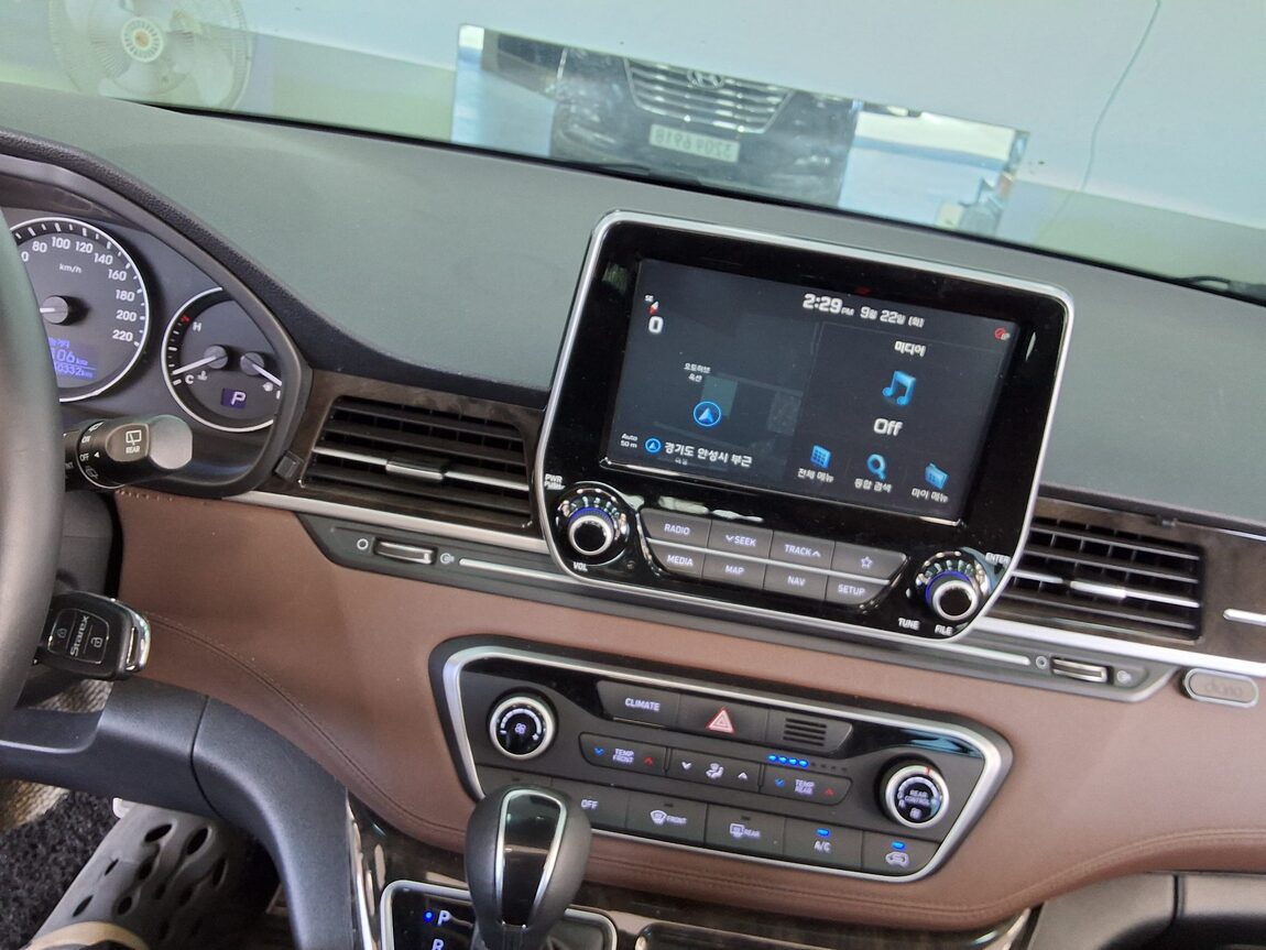 HYUNDAI THE NEW GRAND STAREX 9-SEATER DIESEL 4WD EXCLUSIVE 2020 - zdjęcie 18