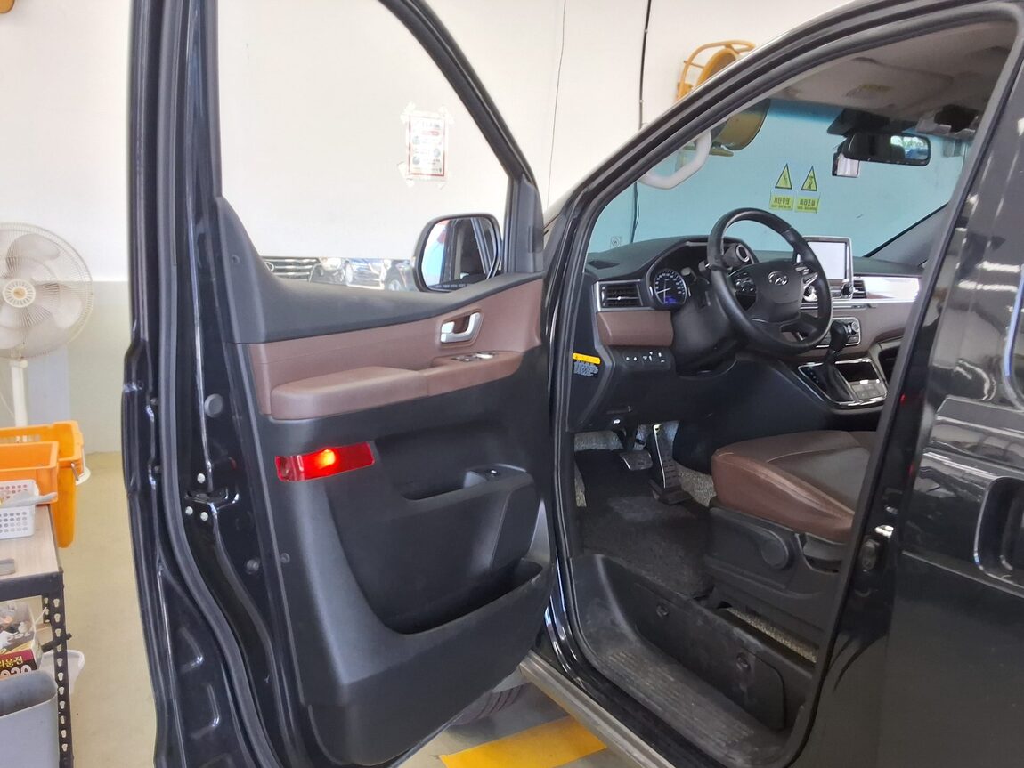 HYUNDAI THE NEW GRAND STAREX 9-SEATER DIESEL 4WD EXCLUSIVE 2020 - zdjęcie 10