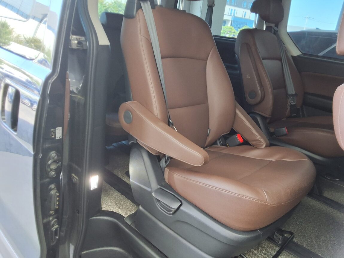 HYUNDAI THE NEW GRAND STAREX 9-SEATER DIESEL 4WD EXCLUSIVE 2020 - zdjęcie 13