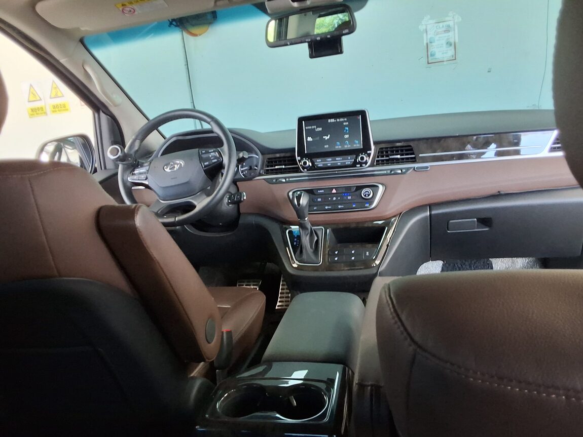 HYUNDAI THE NEW GRAND STAREX 9-SEATER DIESEL 4WD EXCLUSIVE 2020 - zdjęcie 11