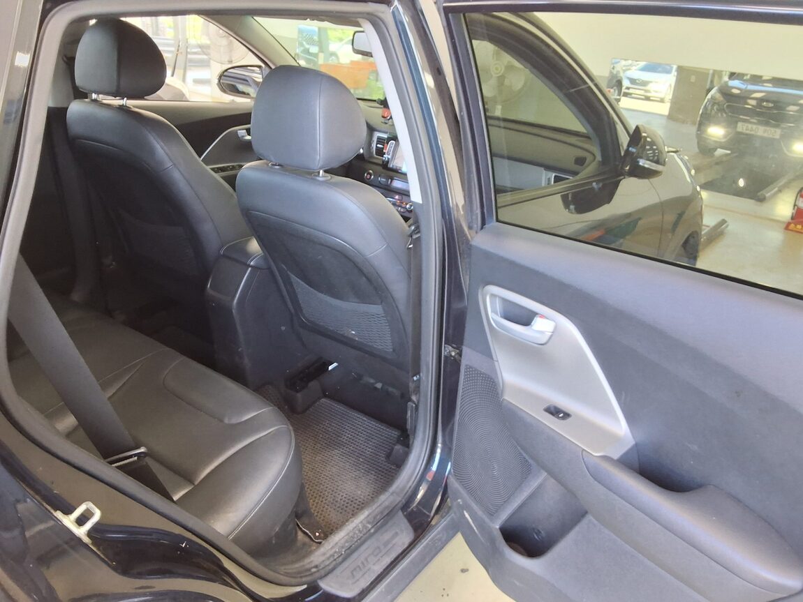 KIA NIRO 1.6 HYBRID LUXURY 2017 - zdjęcie 13