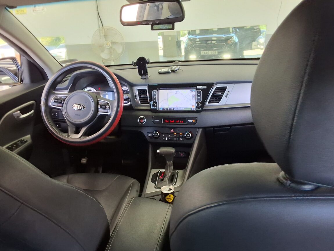 KIA NIRO 1.6 HYBRID LUXURY 2017 - zdjęcie 11