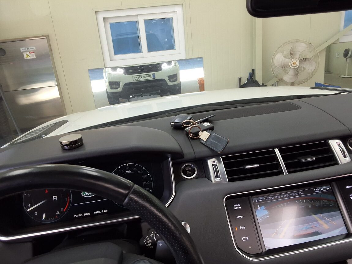 LAND ROVER RANGE ROVER SPORT (2ND GEN) 3.0 SC HSE DYNAMIC 2014 - zdjęcie 25