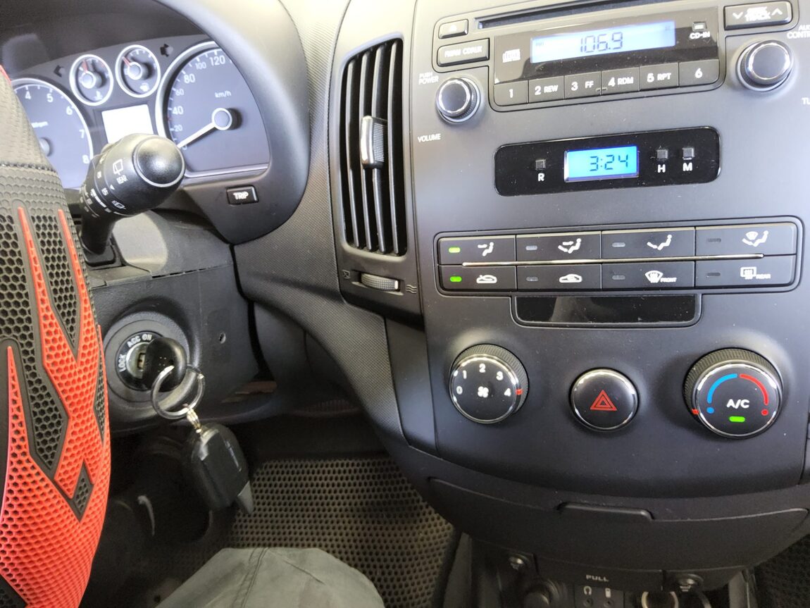 HYUNDAI i30 1.6 VVT TRENDY 2009 - zdjęcie 18