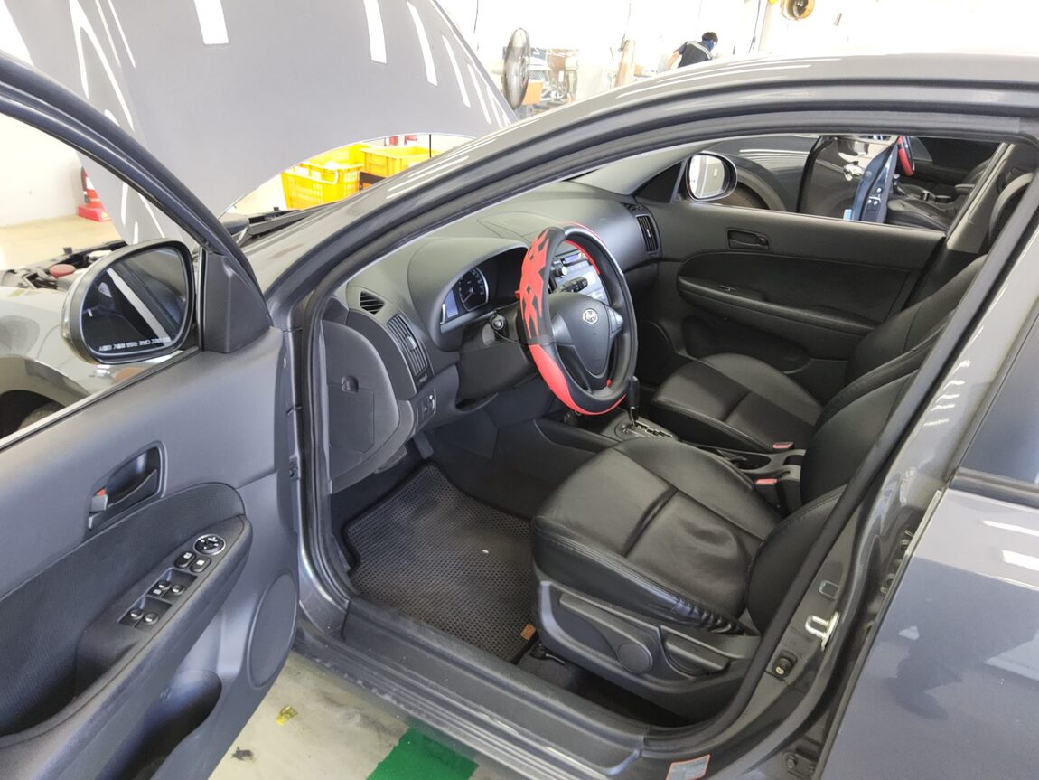 HYUNDAI i30 1.6 VVT TRENDY 2009 - zdjęcie 10