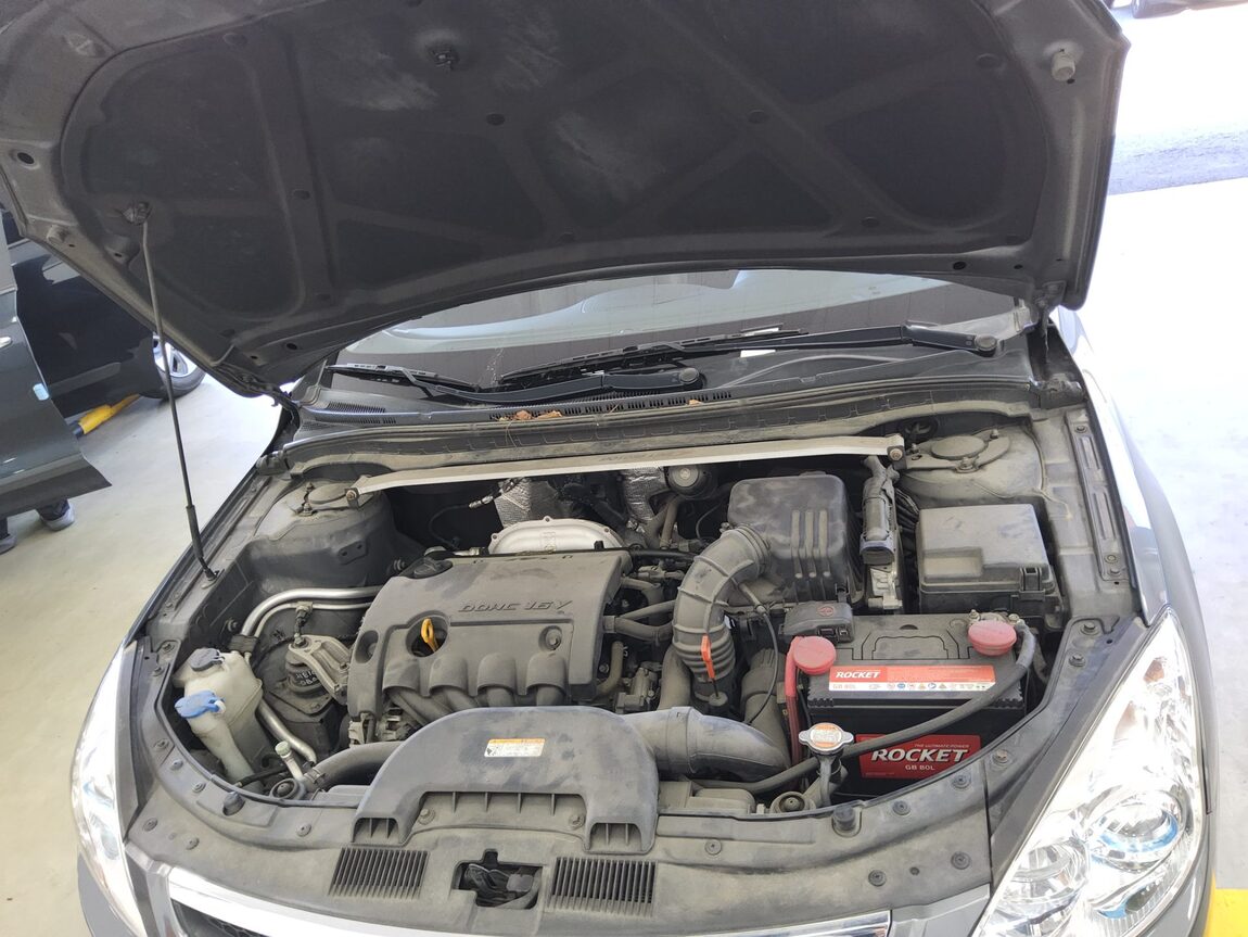 HYUNDAI i30 1.6 VVT TRENDY 2009 - zdjęcie 19
