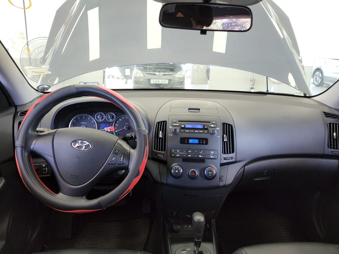 HYUNDAI i30 1.6 VVT TRENDY 2009 - zdjęcie 11