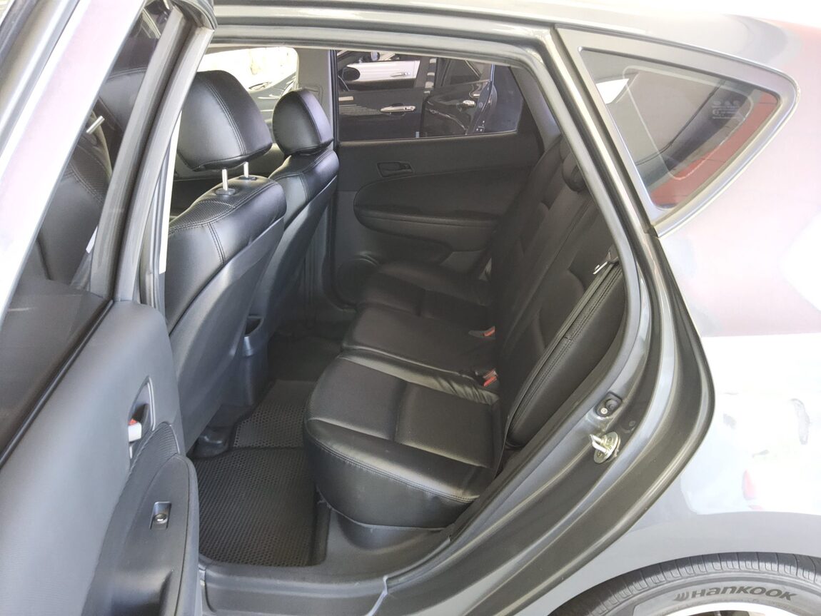 HYUNDAI i30 1.6 VVT TRENDY 2009 - zdjęcie 12