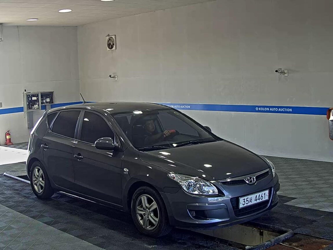 HYUNDAI i30 1.6 VVT TRENDY 2009 - zdjęcie 3