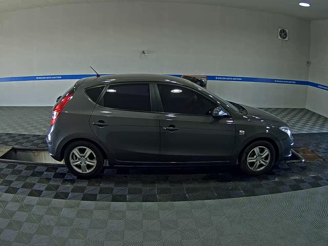 HYUNDAI i30 1.6 VVT TRENDY 2009 - zdjęcie 4
