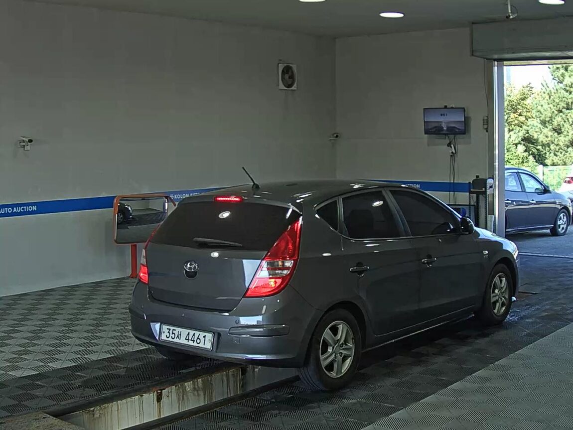 HYUNDAI i30 1.6 VVT TRENDY 2009 - zdjęcie 5