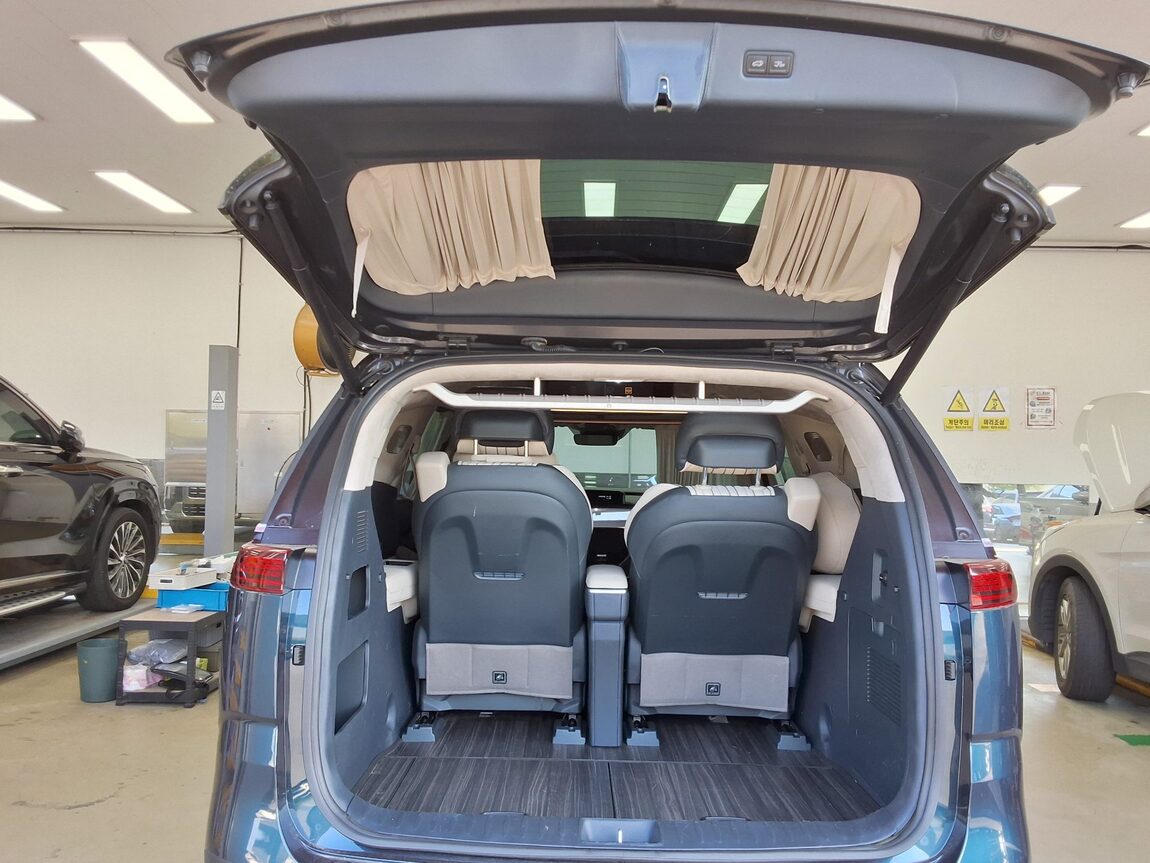 KIA NEW CARNIVAL (KA4) HI-LIMOUSINE SPECIAL BODY NOBLE KLASSE L4 2023 - zdjęcie 21