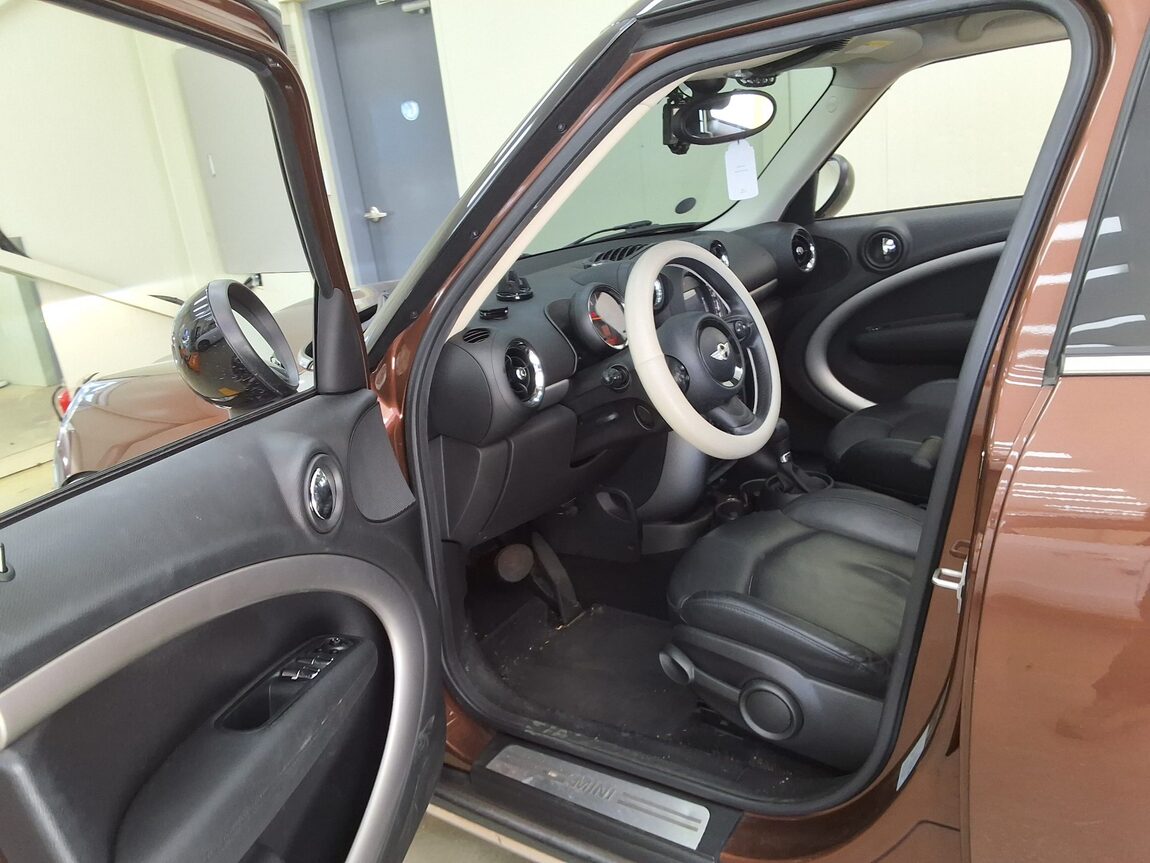 MINI COUNTRYMAN 2.0 D ALL4 2015 - zdjęcie 11