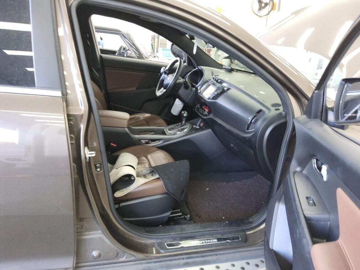 KIA SPORTAGE R DIESEL R2.0 4WD LIMITED 2013 - zdjęcie 14