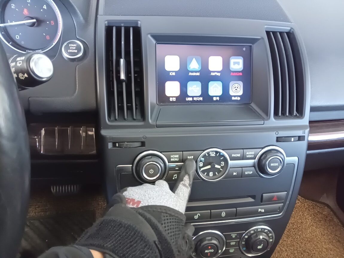 LAND ROVER FREELANDER 2 2.2 SD4 HSE 2013 - zdjęcie 18