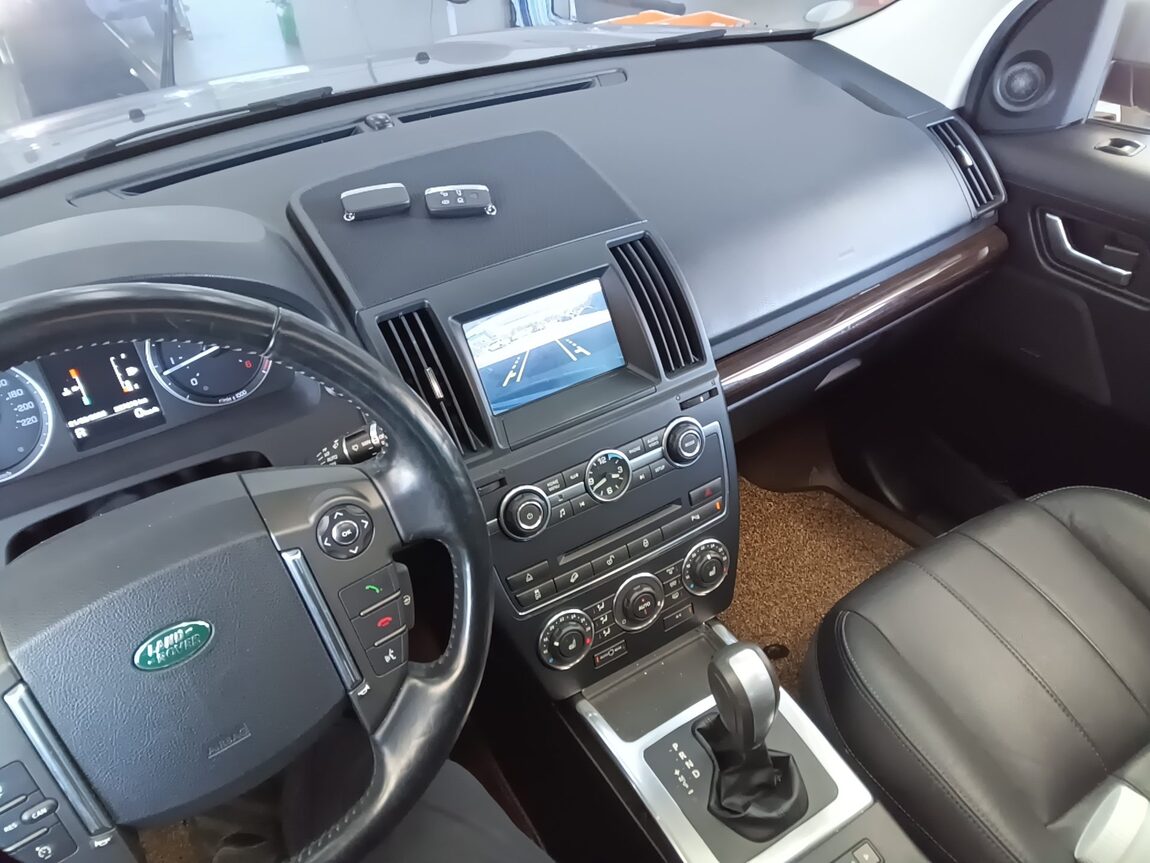 LAND ROVER FREELANDER 2 2.2 SD4 HSE 2013 - zdjęcie 11