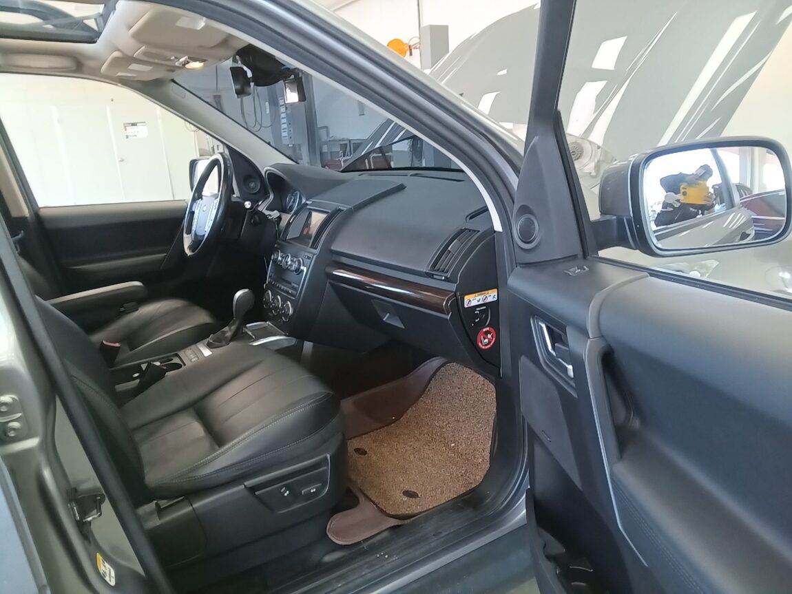 LAND ROVER FREELANDER 2 2.2 SD4 HSE 2013 - zdjęcie 14