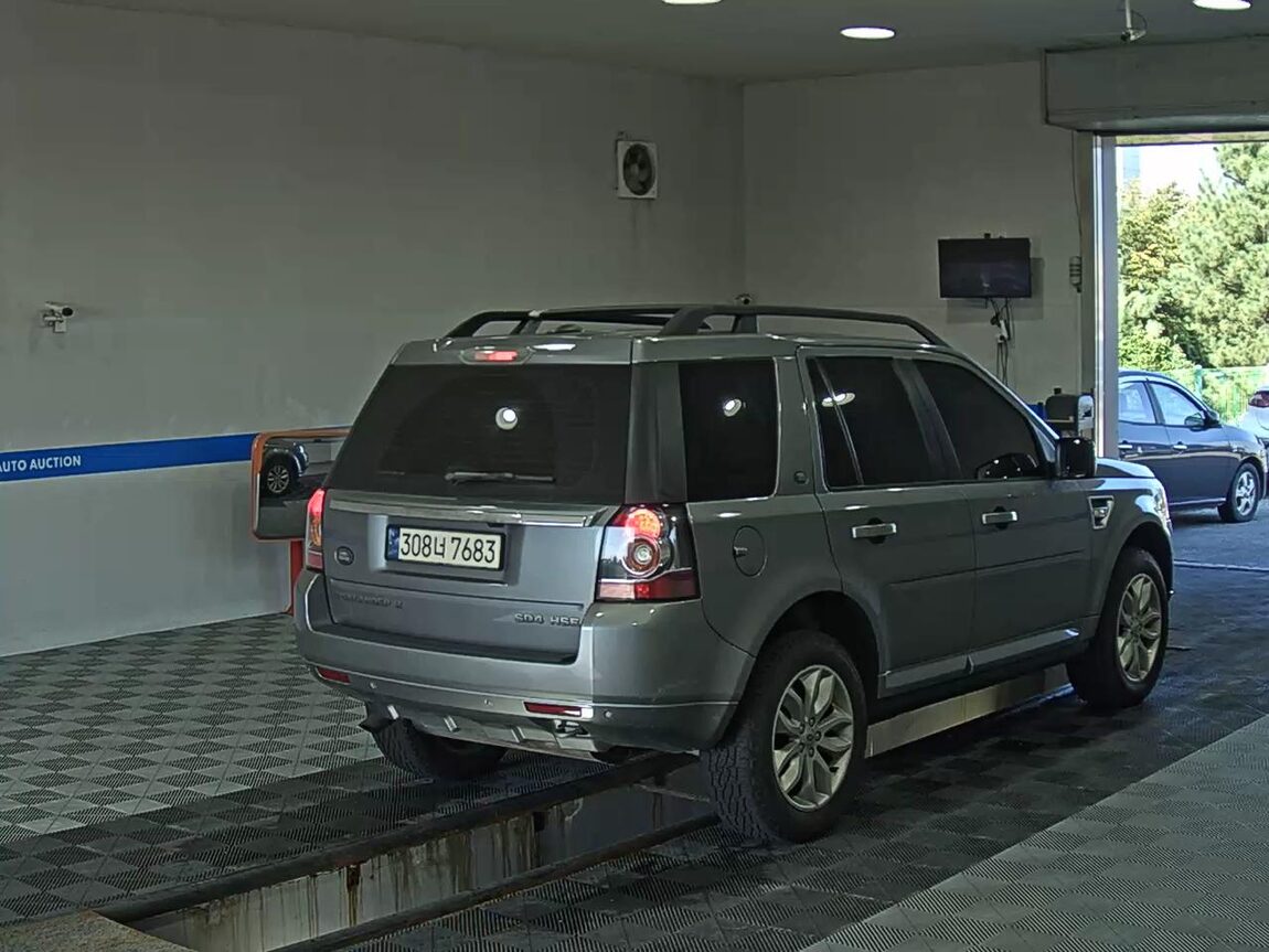 LAND ROVER FREELANDER 2 2.2 SD4 HSE 2013 - zdjęcie 5