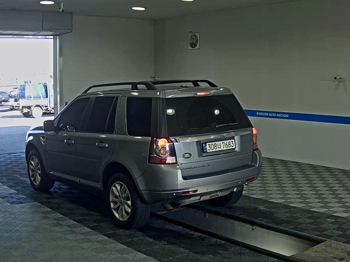 LAND ROVER FREELANDER 2 2.2 SD4 HSE 2013 - zdjęcie 6
