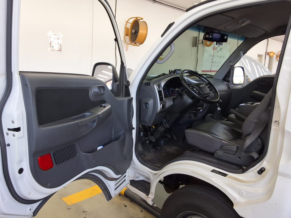 KIA THE NEW BONGO III CARGO WING BODY 1.2 TON ELECTRIC 2022 - zdjęcie 10