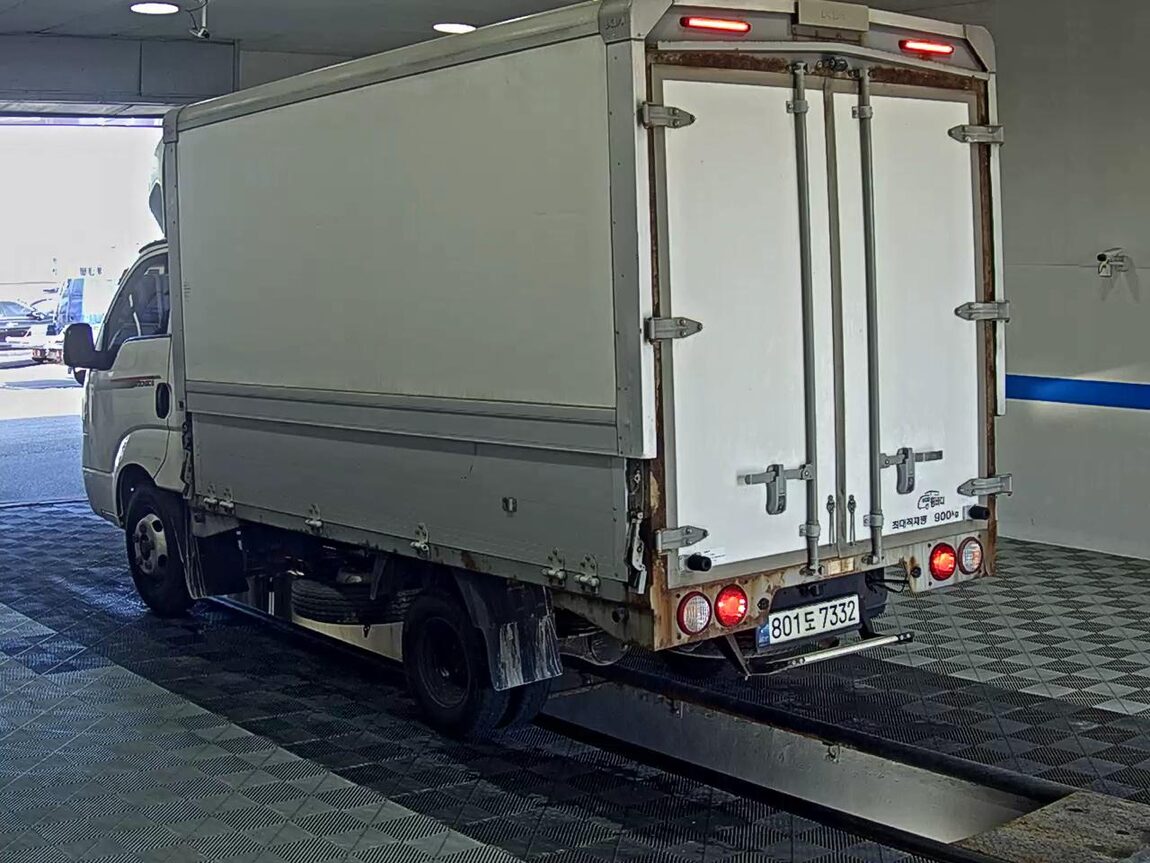 KIA THE NEW BONGO III CARGO WING BODY 1.2 TON ELECTRIC 2022 - zdjęcie 6