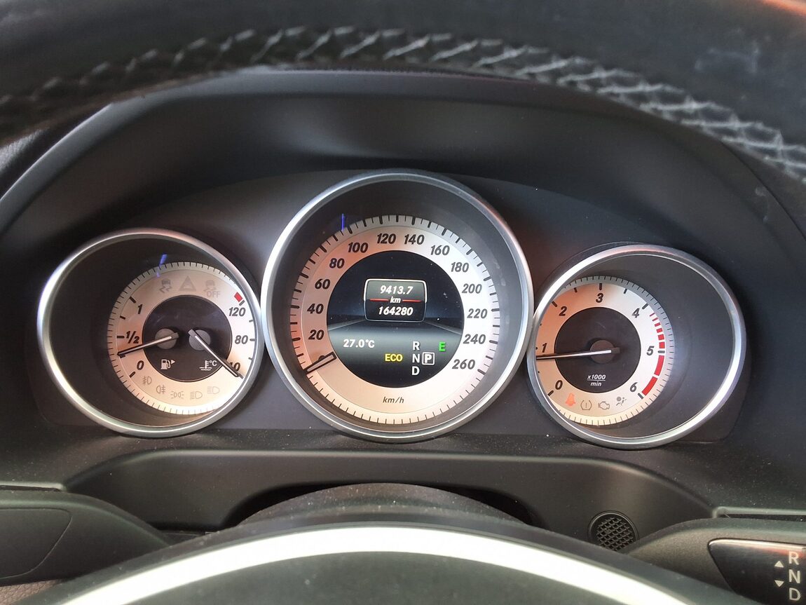 MERCEDES-BENZ E-CLASS (4TH GEN) E220 CDI BLUETEC AVANTGARDE SPORT 2015 - zdjęcie 10