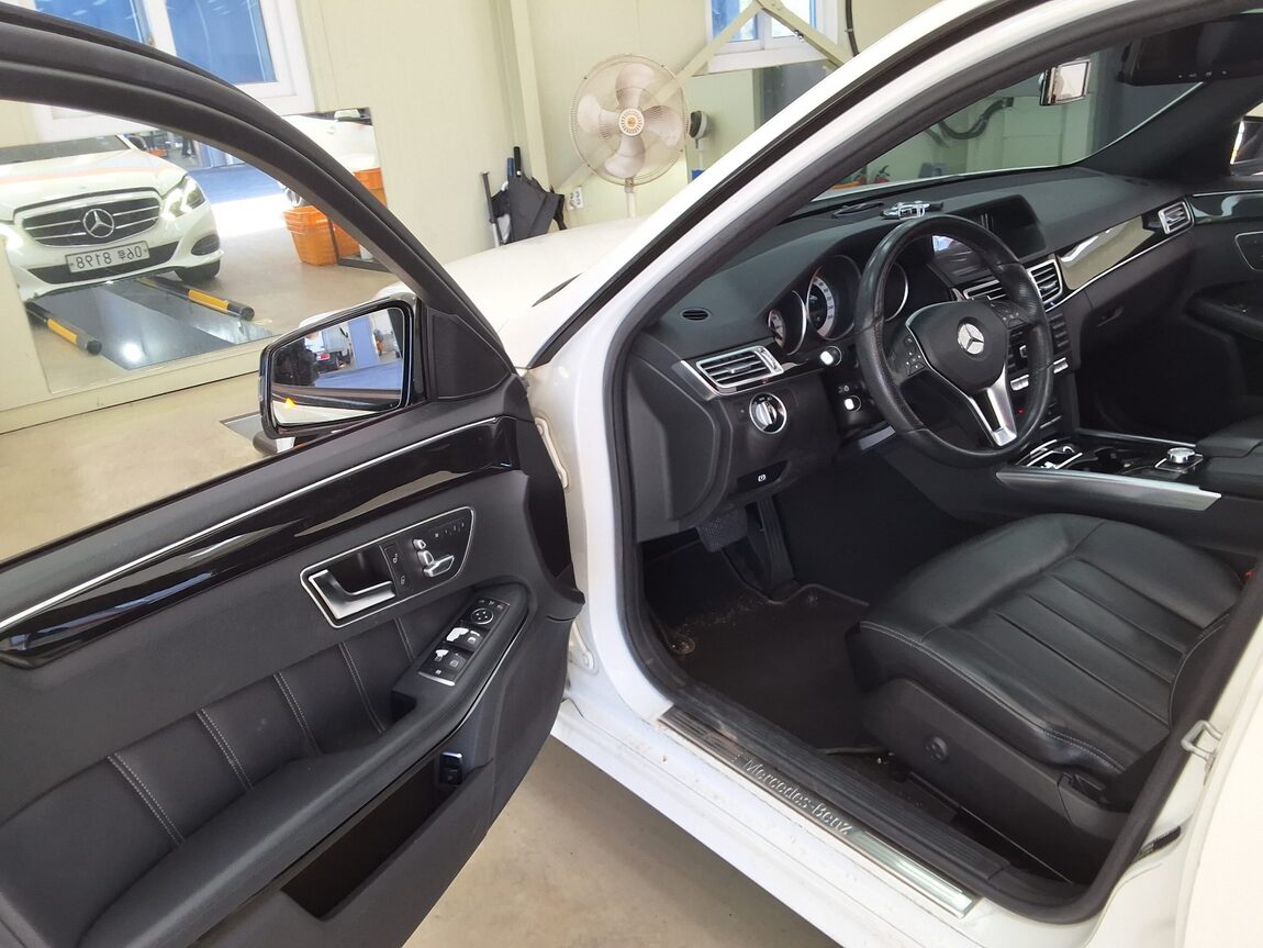 MERCEDES-BENZ E-CLASS (4TH GEN) E220 CDI BLUETEC AVANTGARDE SPORT 2015 - zdjęcie 11