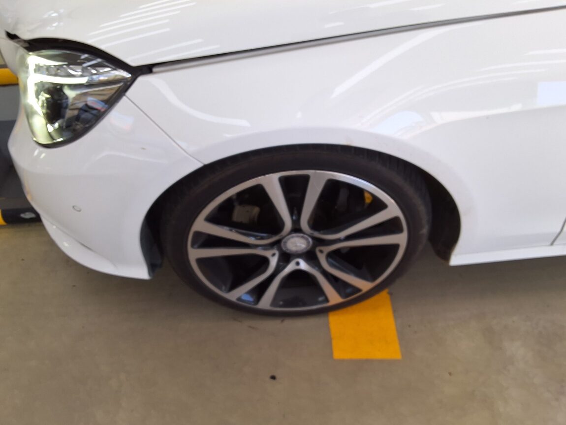 MERCEDES-BENZ E-CLASS (4TH GEN) E220 CDI BLUETEC AVANTGARDE SPORT 2015 - zdjęcie 19