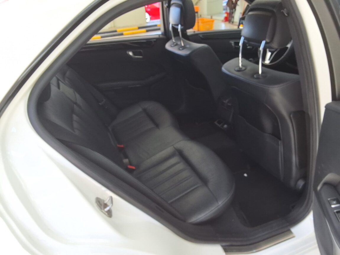 MERCEDES-BENZ E-CLASS (4TH GEN) E220 CDI BLUETEC AVANTGARDE SPORT 2015 - zdjęcie 14