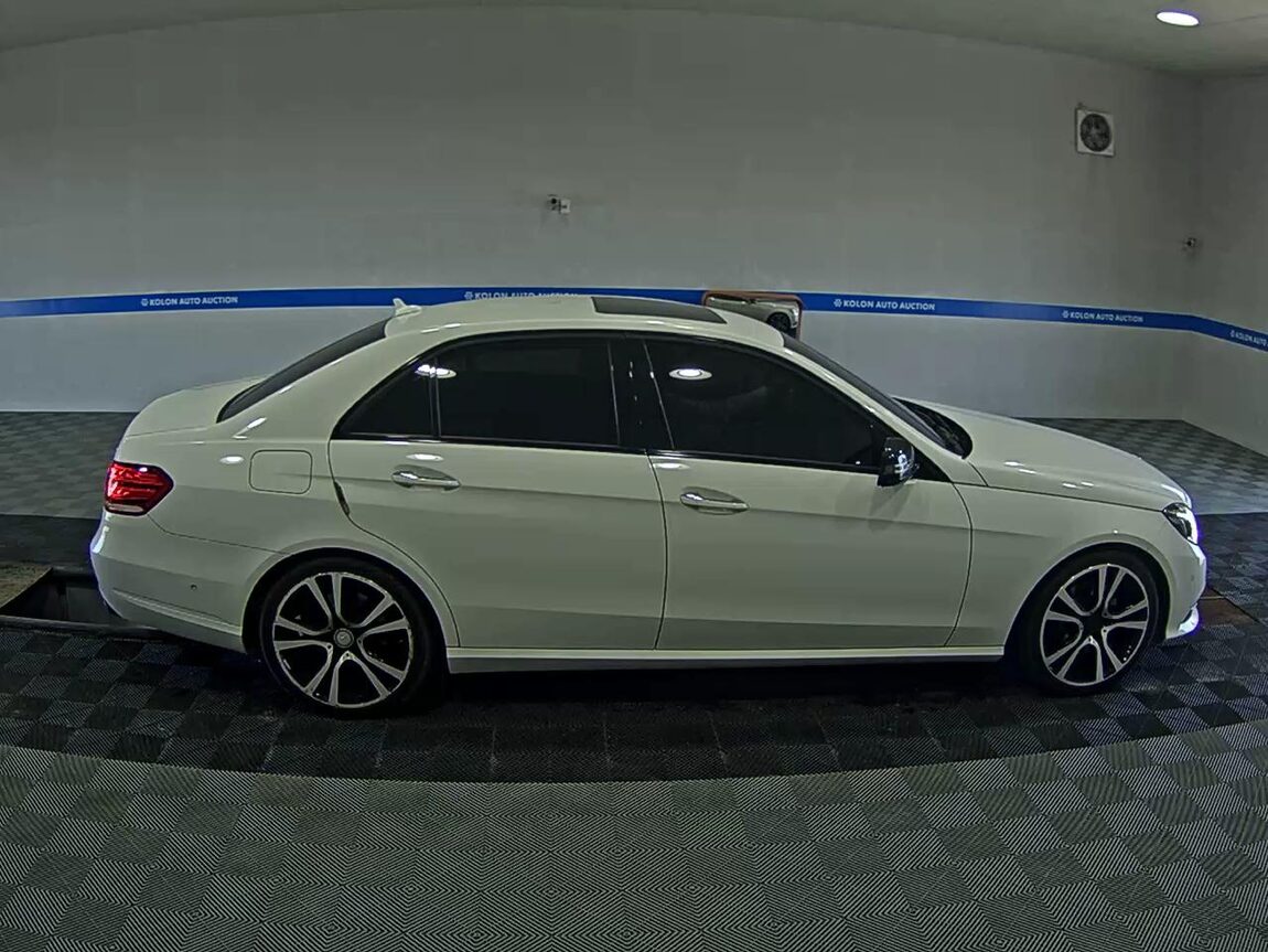 MERCEDES-BENZ E-CLASS (4TH GEN) E220 CDI BLUETEC AVANTGARDE SPORT 2015 - zdjęcie 4