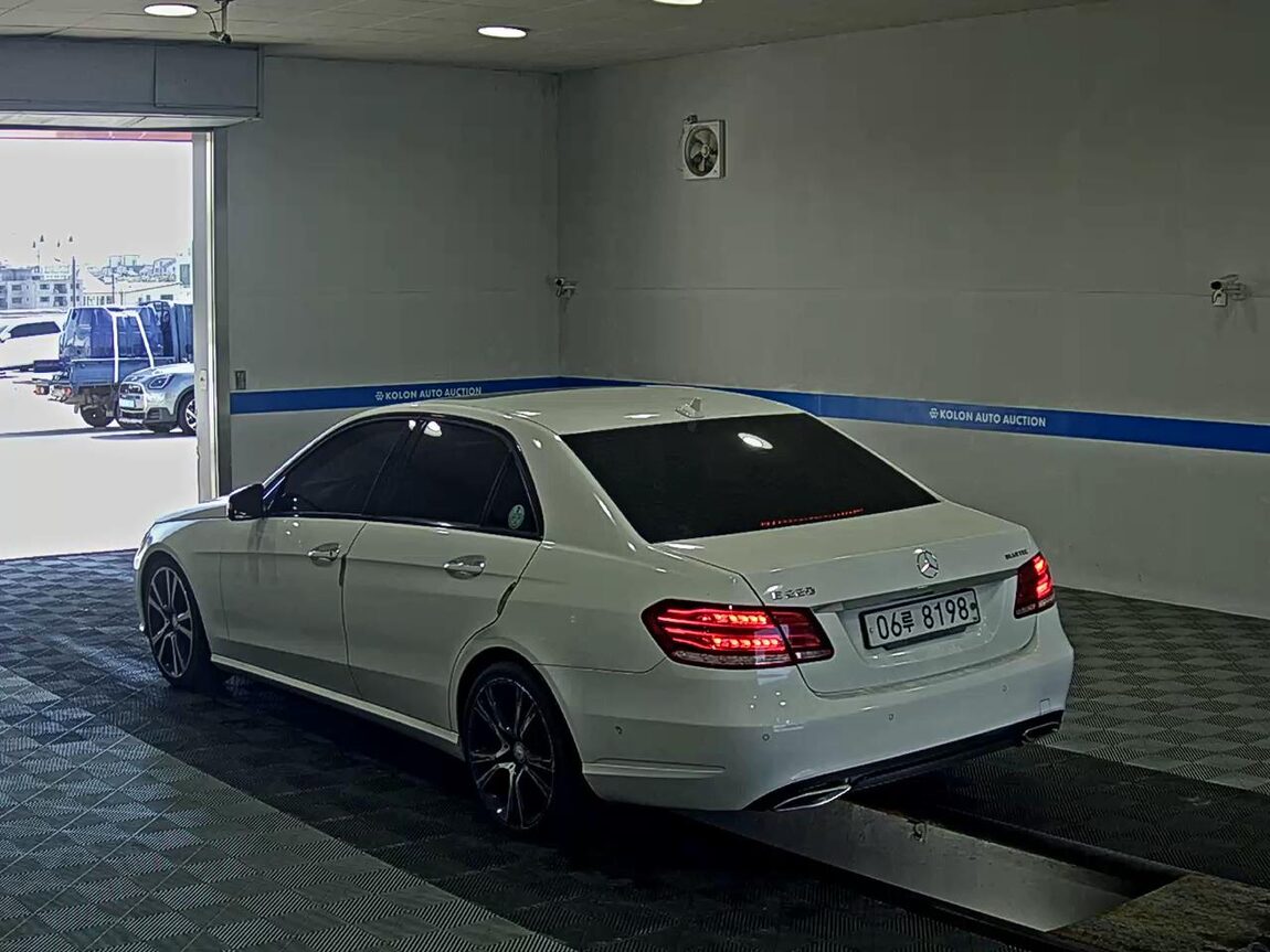 MERCEDES-BENZ E-CLASS (4TH GEN) E220 CDI BLUETEC AVANTGARDE SPORT 2015 - zdjęcie 6
