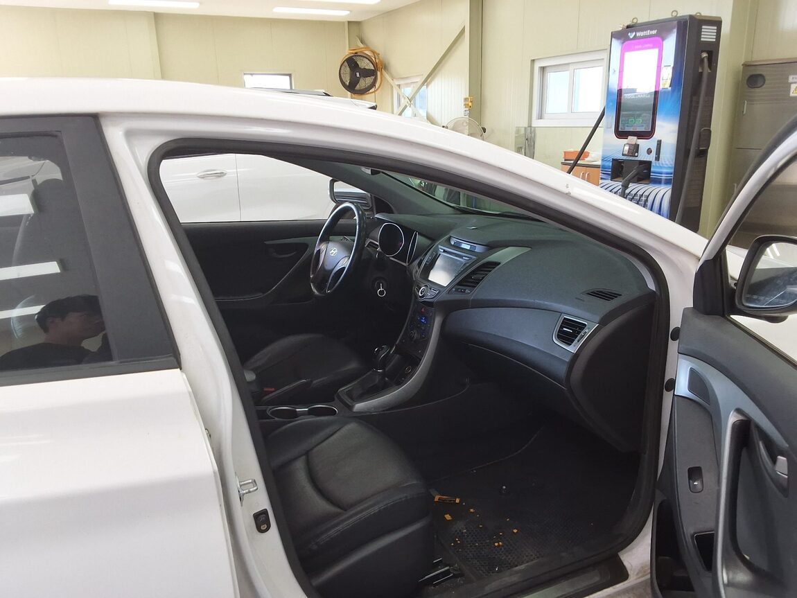 HYUNDAI THE NEW AVANTE MD 1.6 GDi SMART 2014 - zdjęcie 15