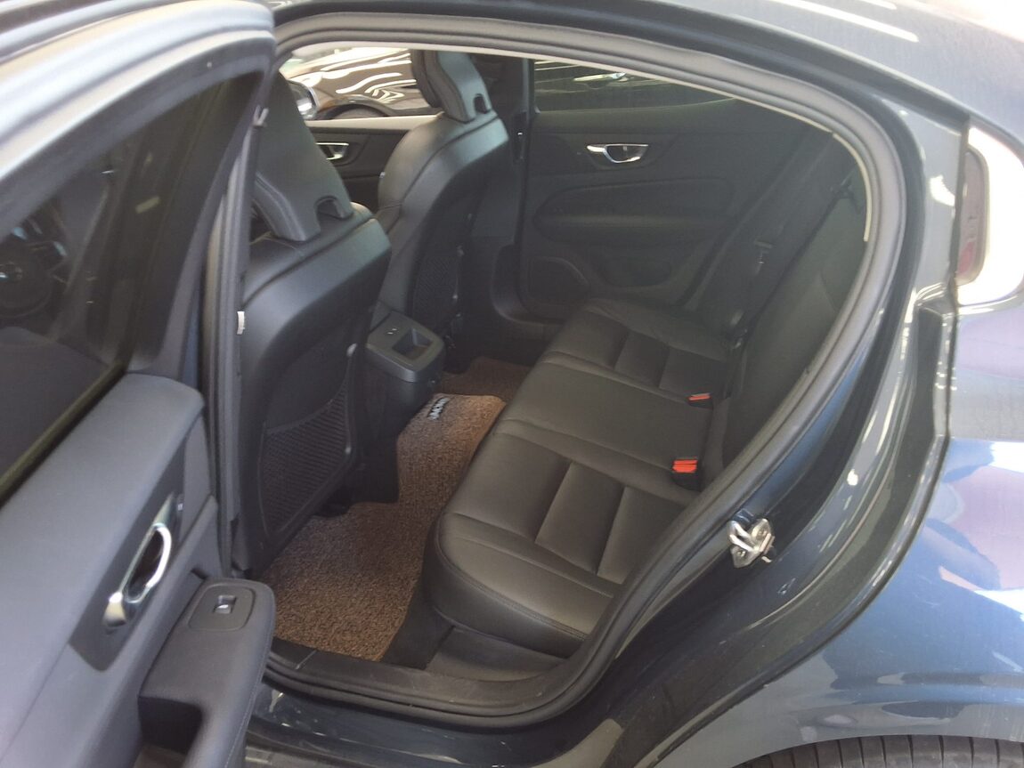 VOLVO S60 (3RD GEN) 2.0 B5 MOMENTUM 2022 - zdjęcie 12