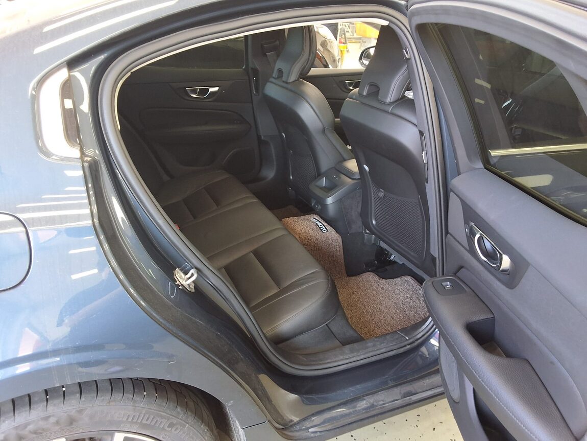 VOLVO S60 (3RD GEN) 2.0 B5 MOMENTUM 2022 - zdjęcie 13