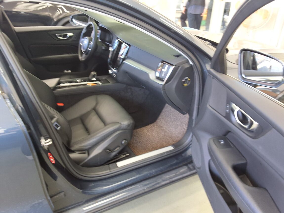 VOLVO S60 (3RD GEN) 2.0 B5 MOMENTUM 2022 - zdjęcie 14