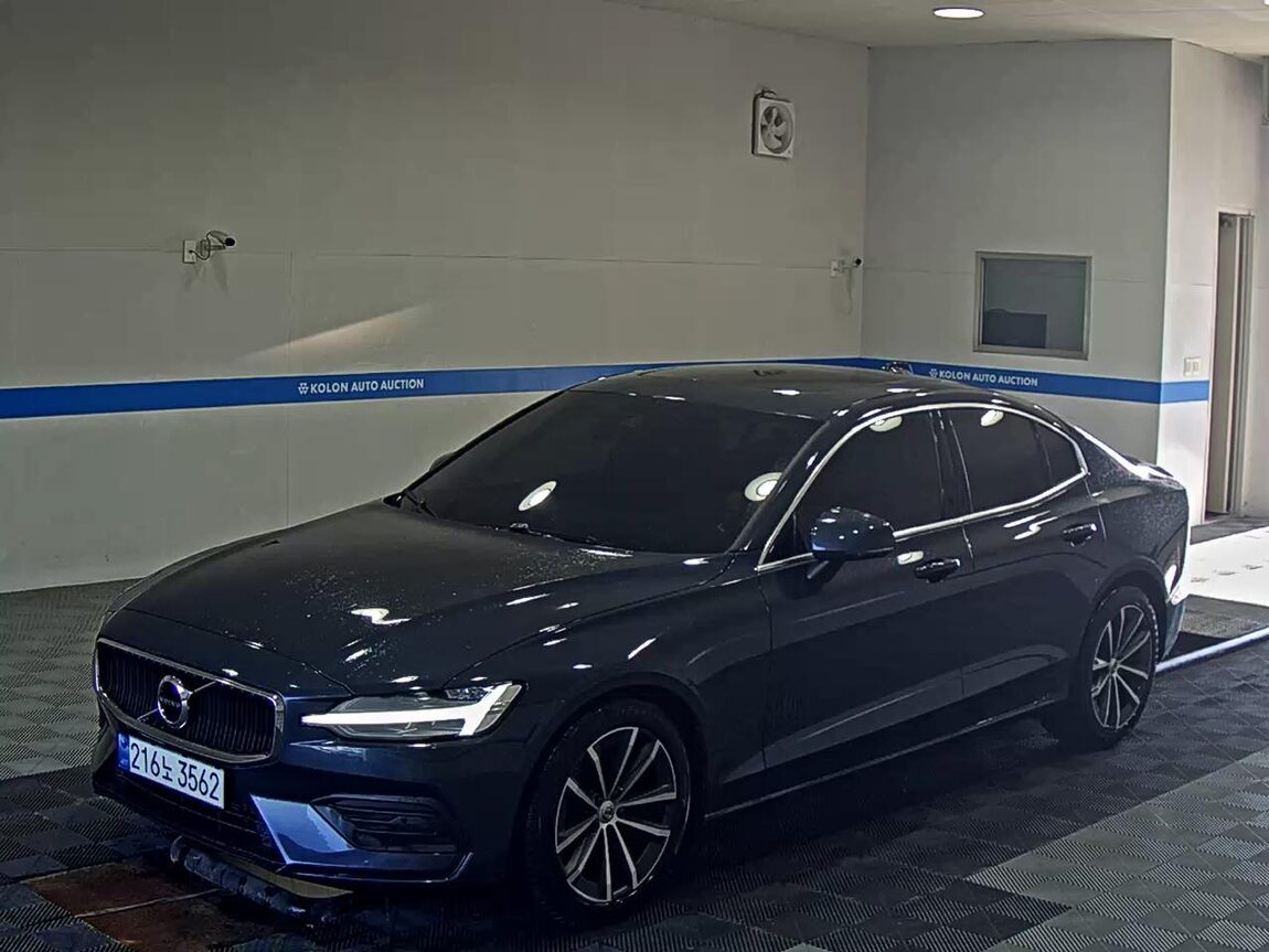 VOLVO S60 (3RD GEN) 2.0 B5 MOMENTUM 2022 - zdjęcie 2