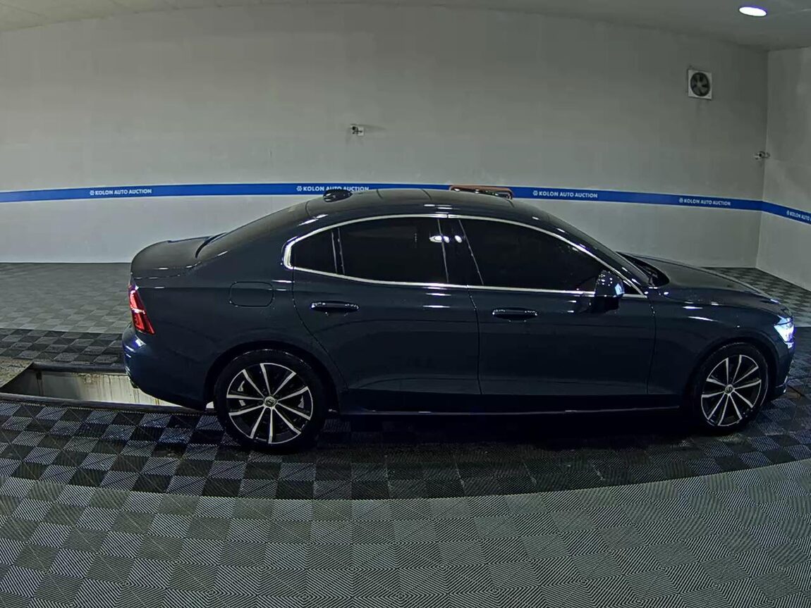 VOLVO S60 (3RD GEN) 2.0 B5 MOMENTUM 2022 - zdjęcie 4