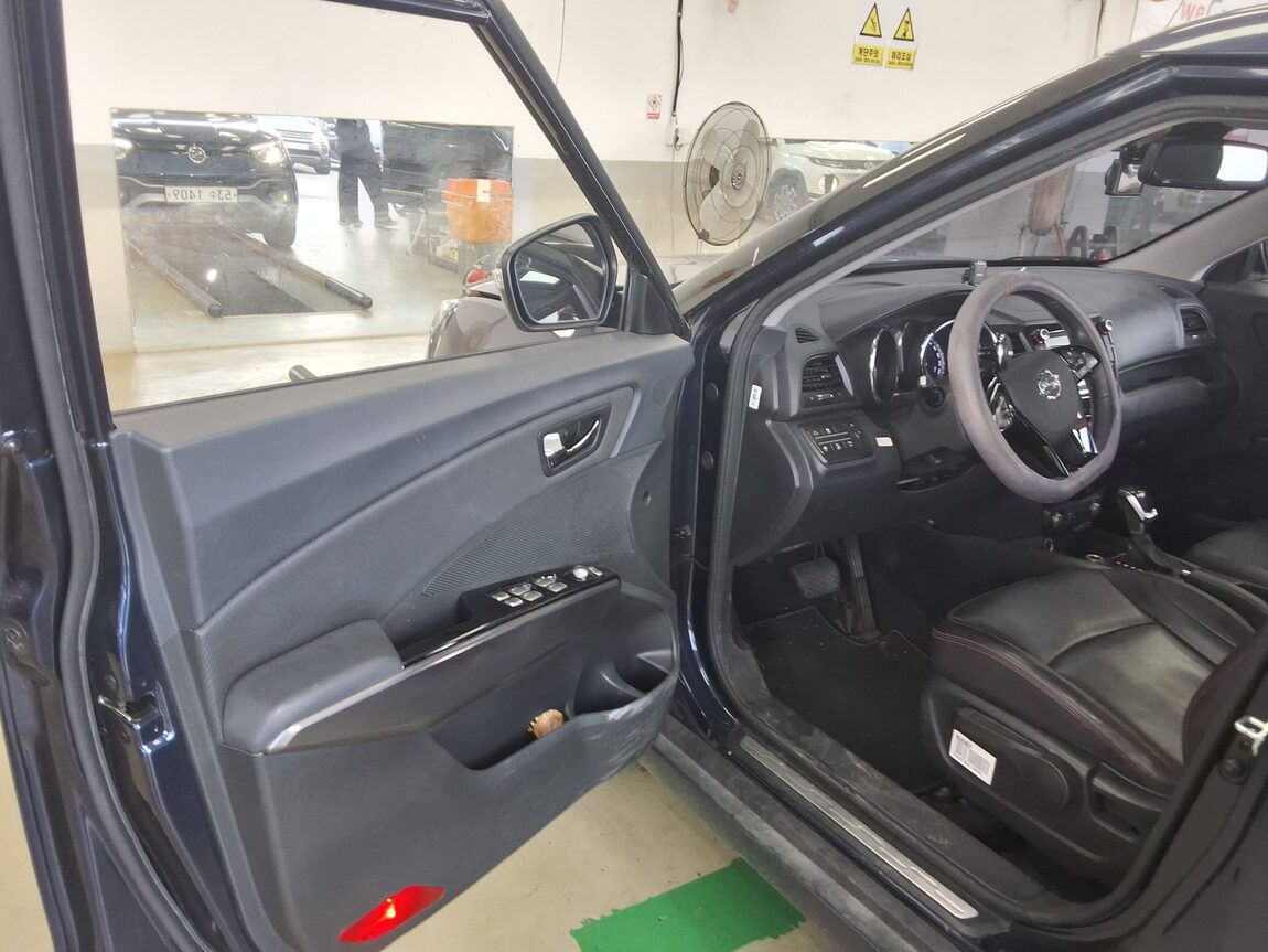 KG MOBILITY (SSANGYONG) TIVOLI AIR GASOLINE 2WD RX 2019 - zdjęcie 10