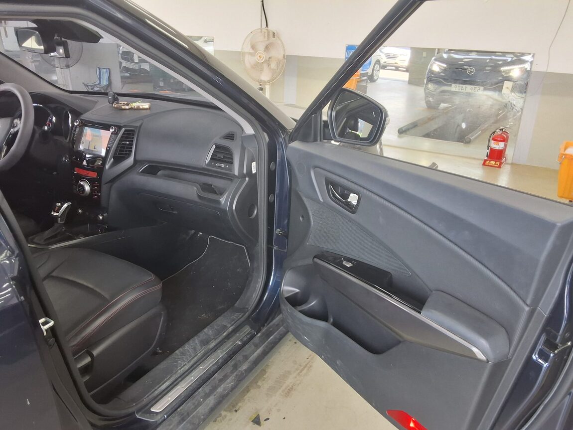 KG MOBILITY (SSANGYONG) TIVOLI AIR GASOLINE 2WD RX 2019 - zdjęcie 14