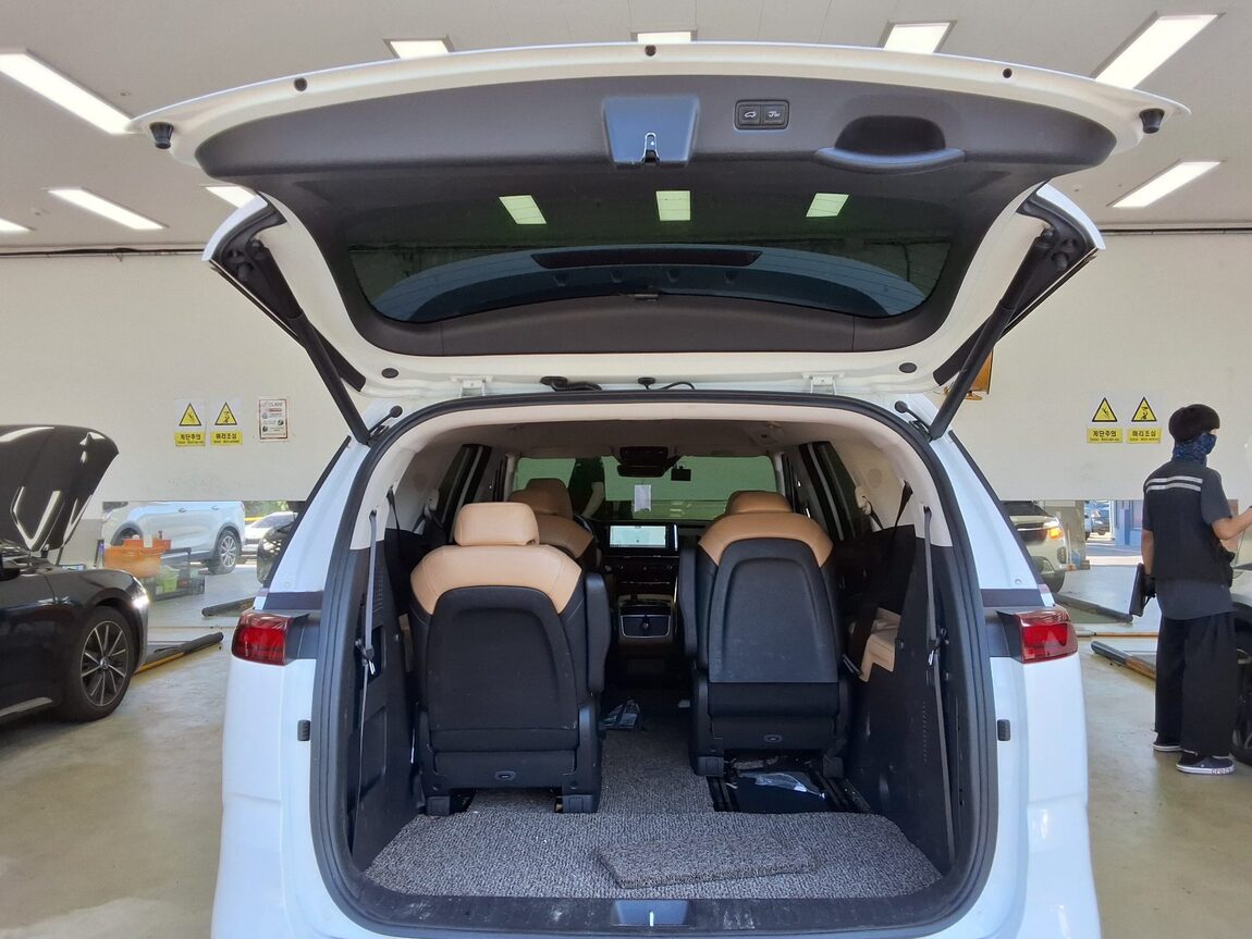KIA NEW CARNIVAL (KA4) 9-SEATER DIESEL NOBLESSE 2023 - zdjęcie 15