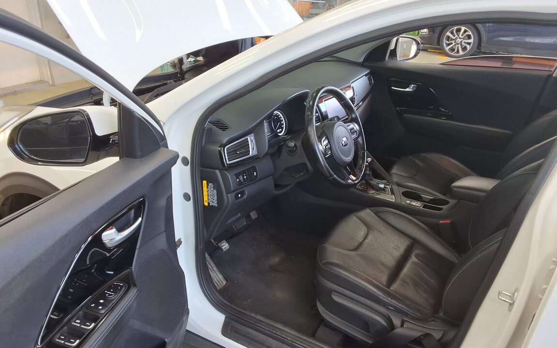 KIA NIRO 1.6 HYBRID PRESTIGE 2017 - zdjęcie 10
