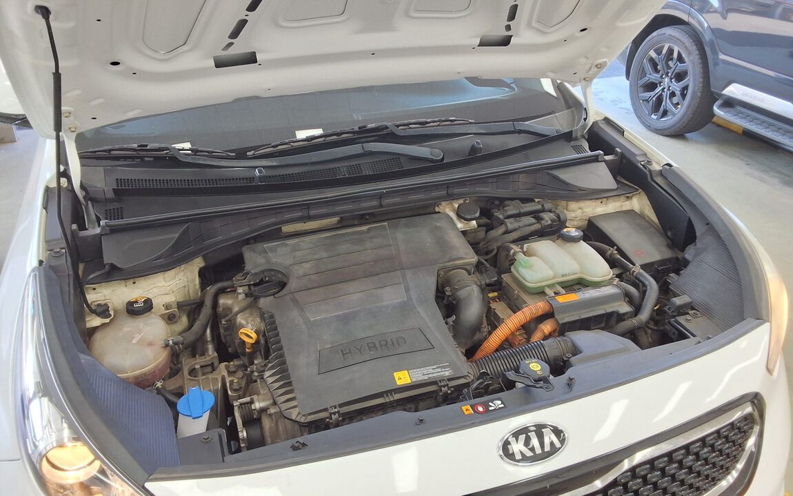 KIA NIRO 1.6 HYBRID PRESTIGE 2017 - zdjęcie 21