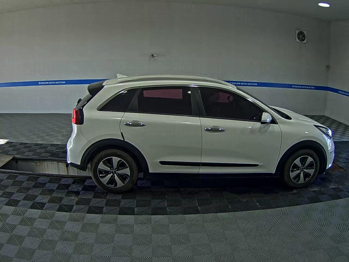 KIA NIRO 1.6 HYBRID PRESTIGE 2017 - zdjęcie 4