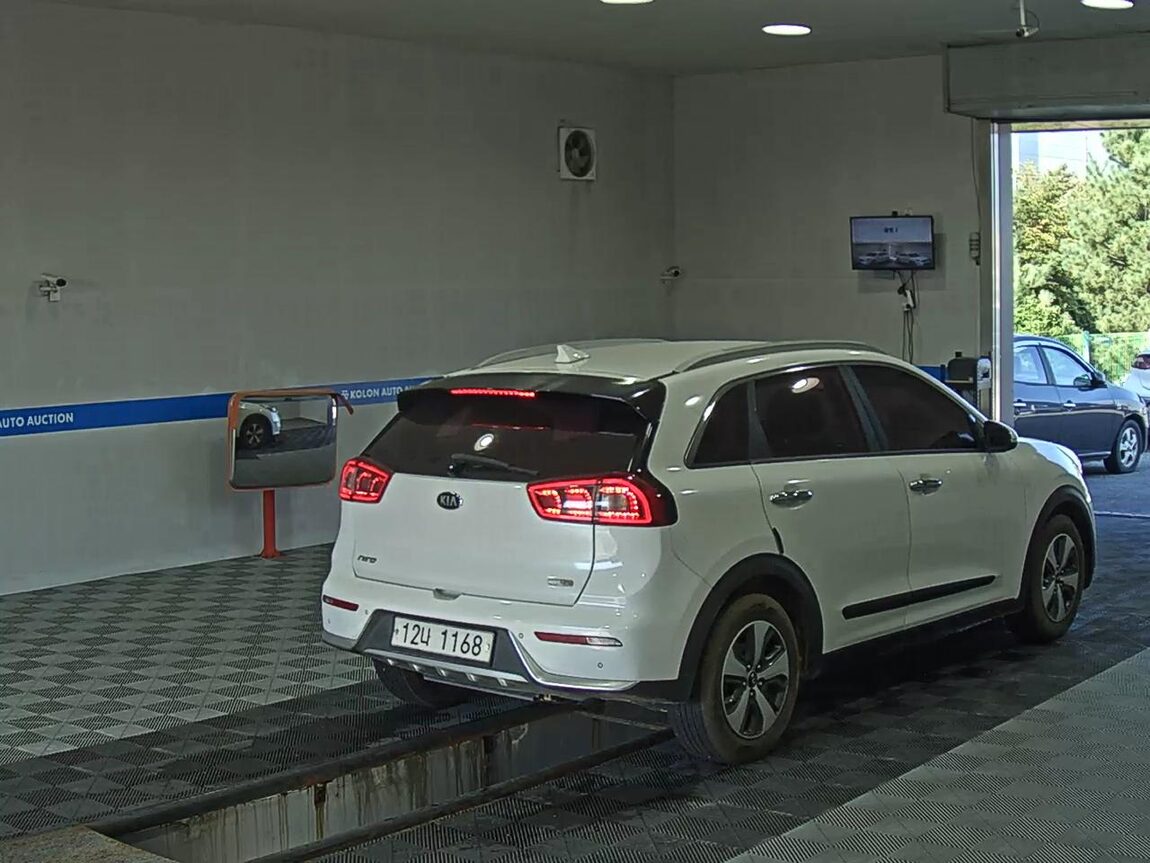 KIA NIRO 1.6 HYBRID PRESTIGE 2017 - zdjęcie 5