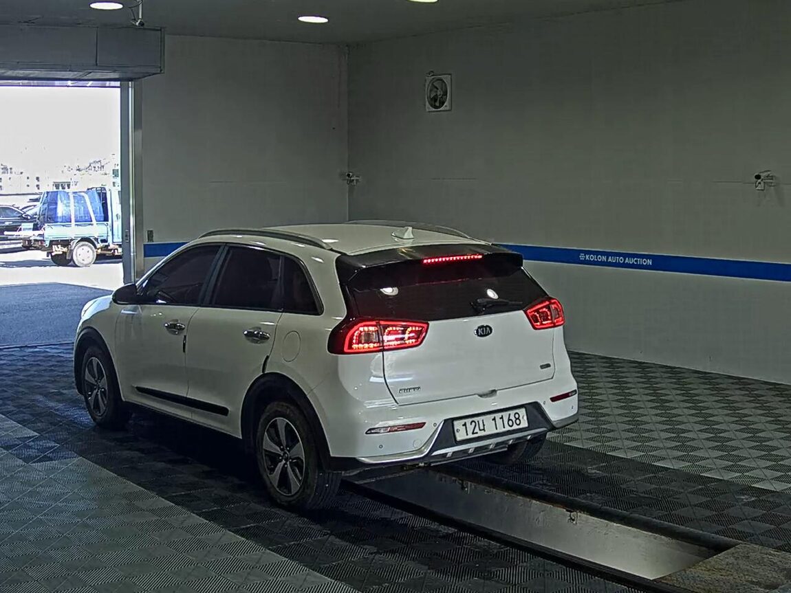 KIA NIRO 1.6 HYBRID PRESTIGE 2017 - zdjęcie 6