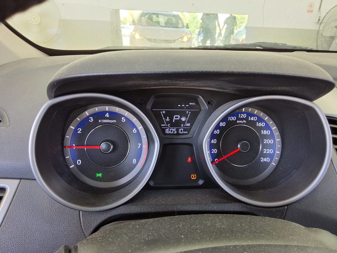 HYUNDAI THE NEW AVANTE MD 1.6 GDi SMART 2015 - zdjęcie 9