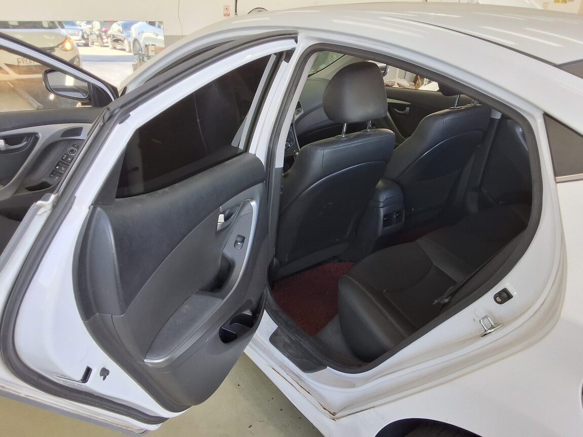 HYUNDAI THE NEW AVANTE MD 1.6 GDi SMART 2015 - zdjęcie 12