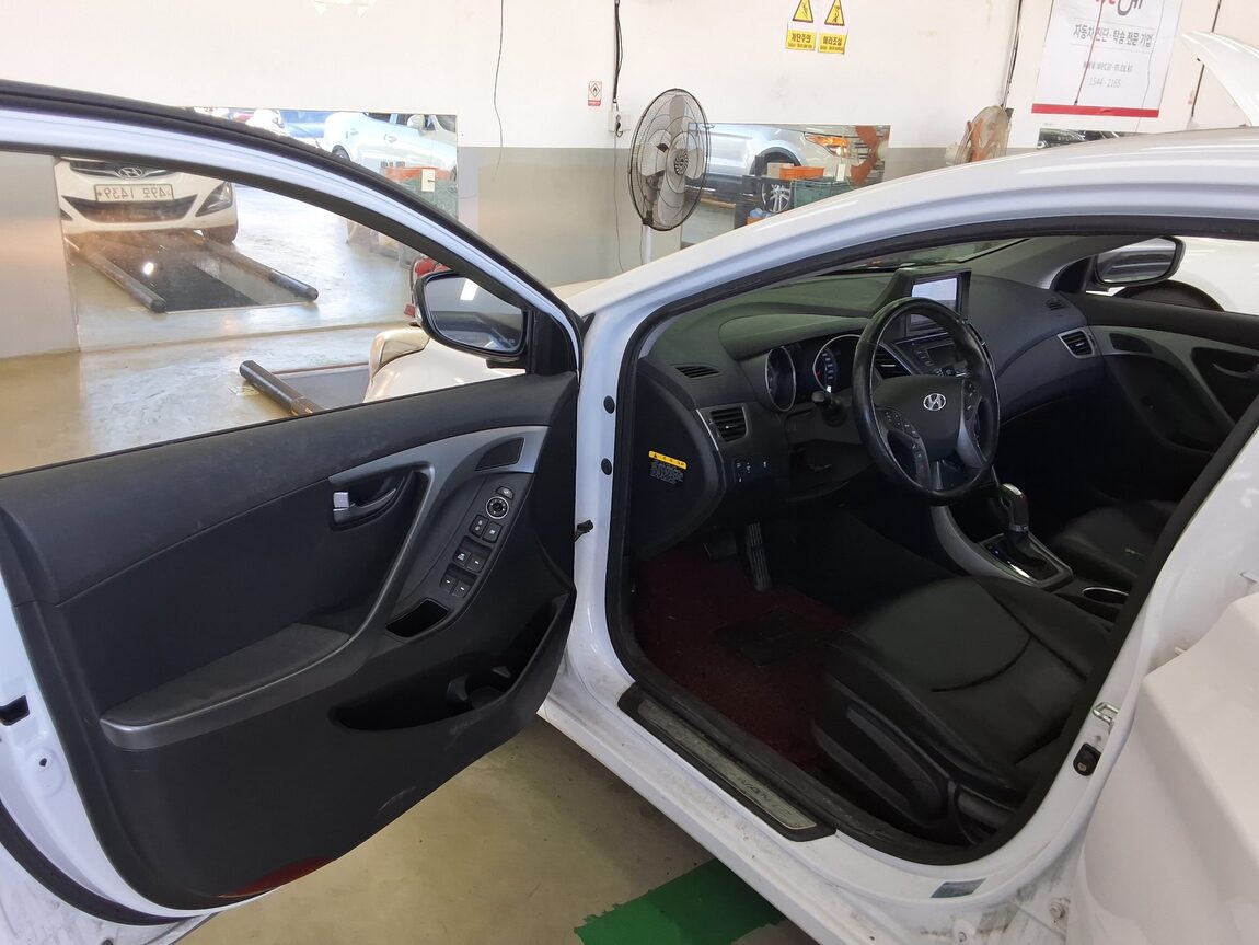 HYUNDAI THE NEW AVANTE MD 1.6 GDi SMART 2015 - zdjęcie 10