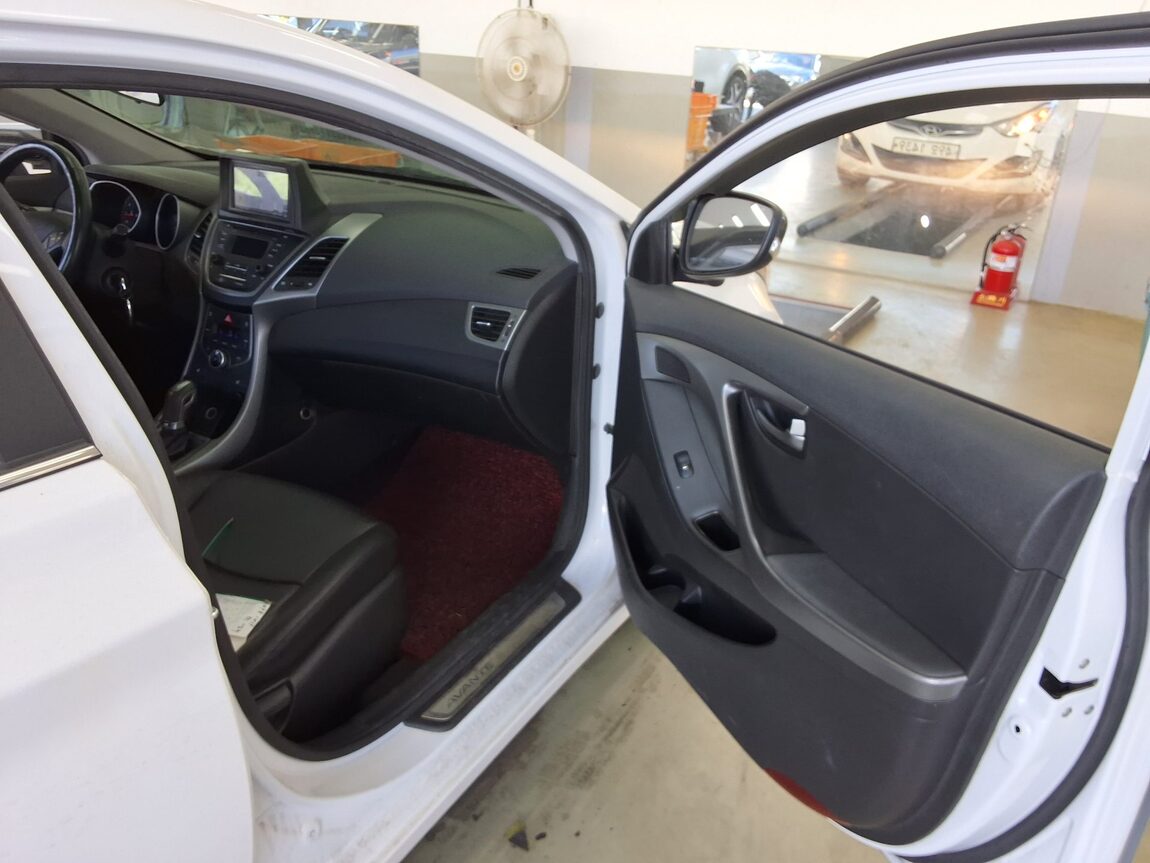 HYUNDAI THE NEW AVANTE MD 1.6 GDi SMART 2015 - zdjęcie 14