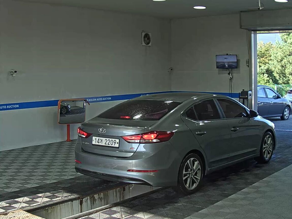HYUNDAI AVANTE AD 1.6 GDi VALUE PLUS 2017 - zdjęcie 5